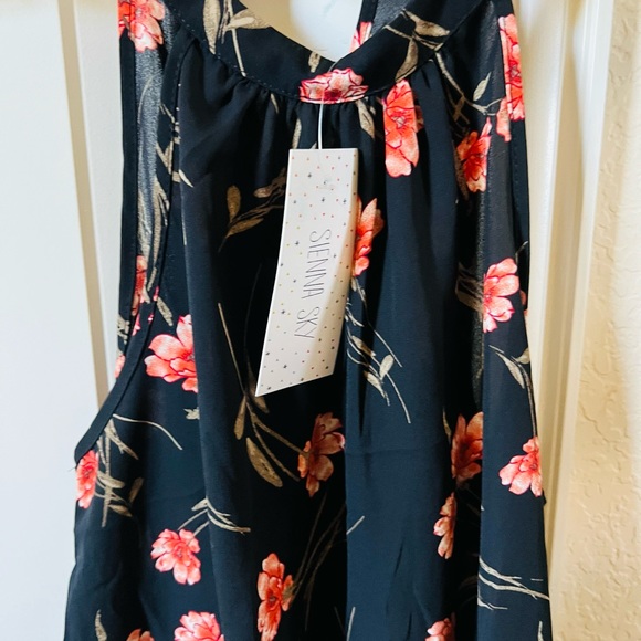 Sienna Sky Top, Small, NWT - Picture 2 of 4